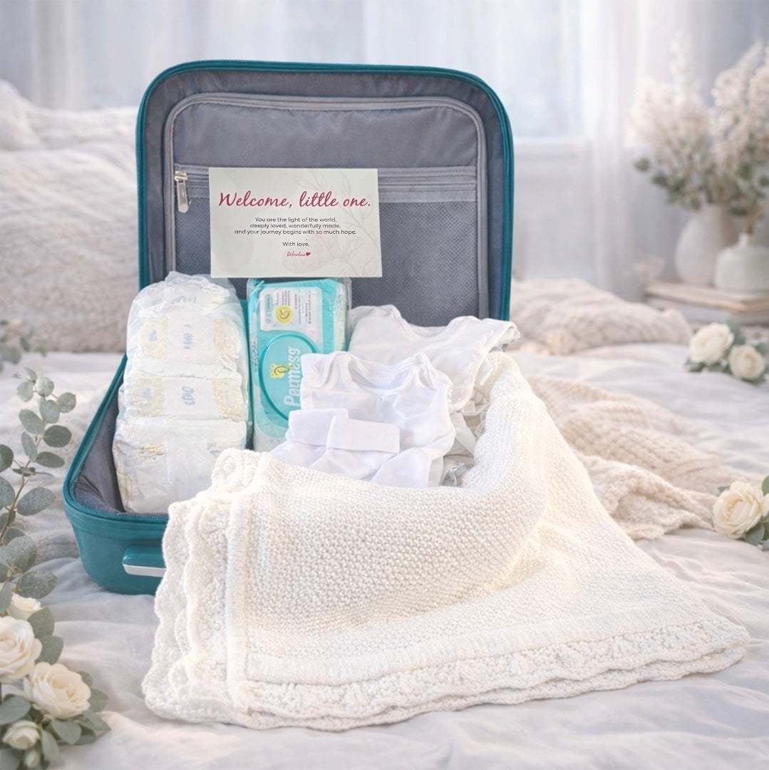Luxury Baby Travel Gift Set UK | Cabin Luggage, Knitted Blanket, Newborn Essentials & Bodysuits | Baby Shower & New Mum Gift – Rebeelaa Baby