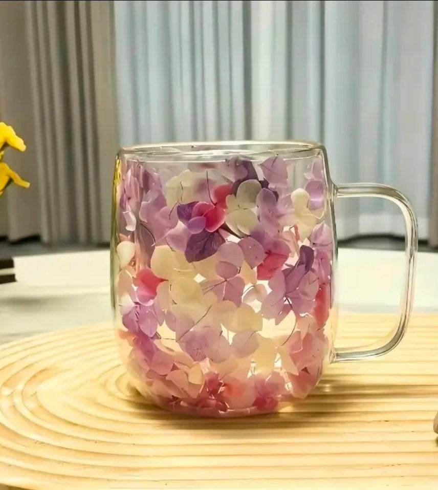 Double Walled Glass Coffee Mug with Dry Pink Flowers – 250ml Insulated Thermal Coffee Cup, Clear Glass Latte Cappuccino Macchiato Tea Mug for Hot and Cold Drinks